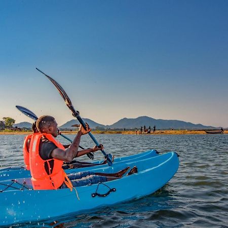 Blue Waters By Serendib Senga Luaran gambar